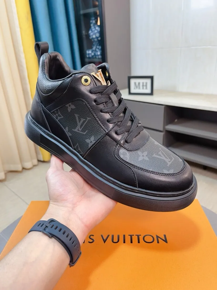 Ex-factory price 438🌹🌹【LOUIS VUITTON】Same style on Louis Vuitton* official website🚹Men's high-top casual shoes❤️Same style as popular celebrities and big names ~ Best-selling at home and abroad Lv focuses on the checkerboard series...Imported first-layer cowhide with special fabrics➕Full sheepskin lining➕Brand-specific hollow outsole💎Produced by OEM The highest version🔍🔍Number of codes: 38-44,